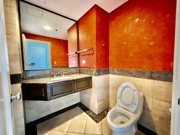 For Sale: Condominium Unit located at Discovery Primea Ayala Avenue, Makati City
