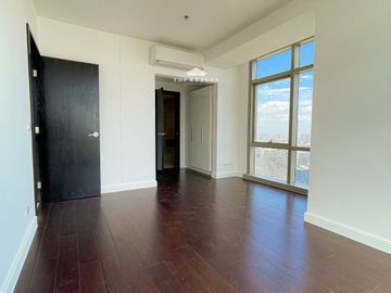 FOR SALE: HIGH-FLOOR UNIT located at West Gallery Place, BGC, Taguig City