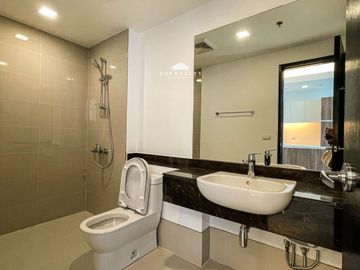 FOR SALE: HIGH-FLOOR UNIT located at West Gallery Place, BGC, Taguig City