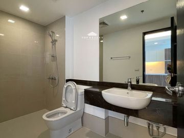 FOR SALE: HIGH-FLOOR UNIT located at West Gallery Place, BGC, Taguig City