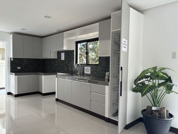 Modern 4-Bedroom Home in The Grand Parkplace Village, Imus – Move-In Ready!