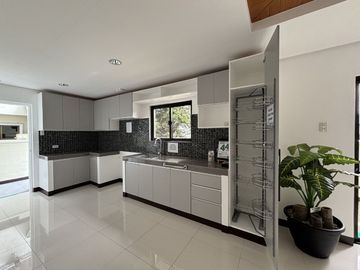 Modern 4-Bedroom Home in The Grand Parkplace Village, Imus – Move-In Ready!