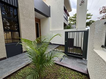 Modern 4-Bedroom Home in The Grand Parkplace Village, Imus – Move-In Ready!