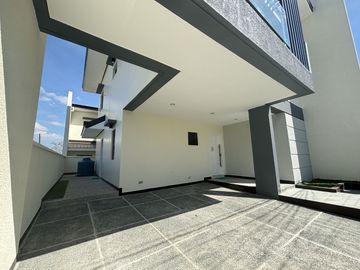 Stylish 3-Bedroom Smart Home in Town & Country West, Molino, Bacoor – ₱12,700,000