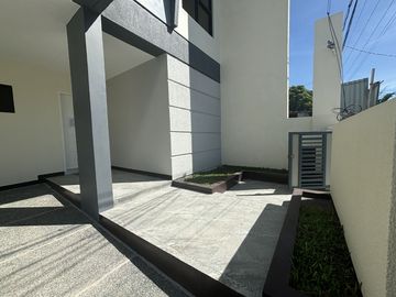 Stylish 3-Bedroom Smart Home in Town & Country West, Molino, Bacoor – ₱12,700,000