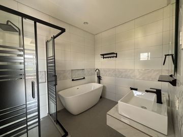 Stylish 3-Bedroom Smart Home in Town & Country West, Molino, Bacoor – ₱12,700,000