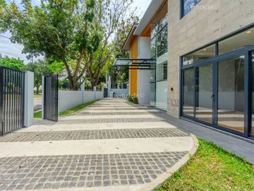 5BR HOUSE & LOT; MANILA SOUTHWOODS; CARMONA, CAVITE - FOR SALE