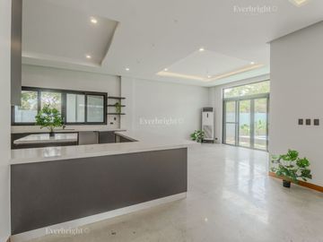 5BR HOUSE & LOT; MANILA SOUTHWOODS; CARMONA, CAVITE - FOR SALE