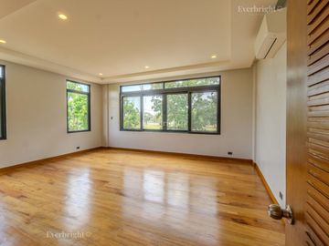 5BR HOUSE & LOT; MANILA SOUTHWOODS; CARMONA, CAVITE - FOR SALE