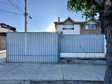 SAN FELIPE - VENDE CASA DE DOS PISOS 2D 1B 2E VILLA LA ESTANCIA