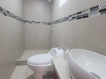 VENTA DE CASA DOS DEPARTAMENTOS GUALACEO