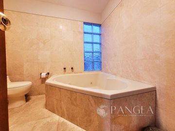 Exclusivo Duplex Frente a Parque y Terraza: a Una Cuadras de Monte Umbroso