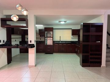 CASA EN VENTA EN FRACC. QUINTAS DE ANDALUS CARRETERA PASO DEL TORO, VER.