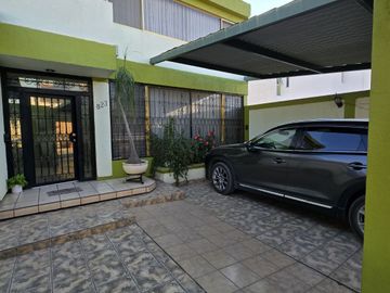 Casa en venta en Las Reynas