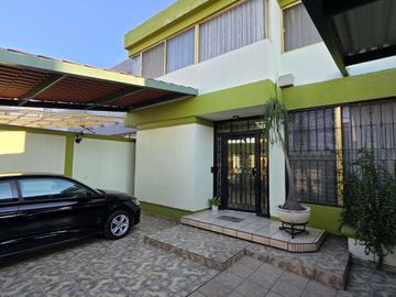 Casa en venta en Las Reynas