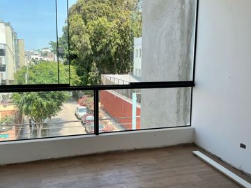 DÙPLEX FRENTE A PARQUE EN ZONA HIGUERETA