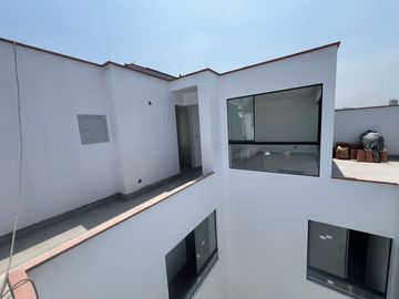 DÙPLEX FRENTE A PARQUE EN ZONA HIGUERETA