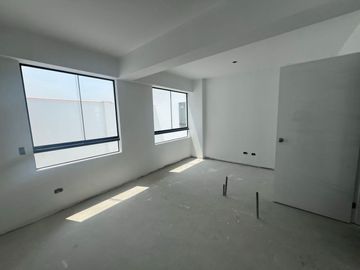 DÙPLEX FRENTE A PARQUE EN ZONA HIGUERETA