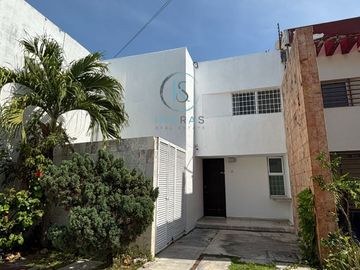 CASA EN VENTA EN RESIDENCIAL PRIVADA EN CIUDAD DEL CARMEN, CAMPECHE
