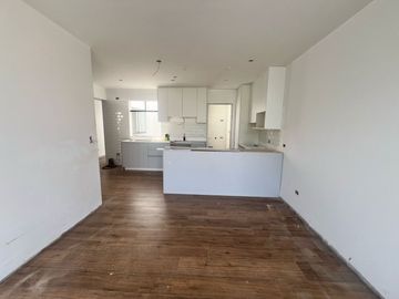VENDO LINDO DÙPLEX DOS DORMITORIOS FRENTE A PARQUE HIGUERETA SURCO
