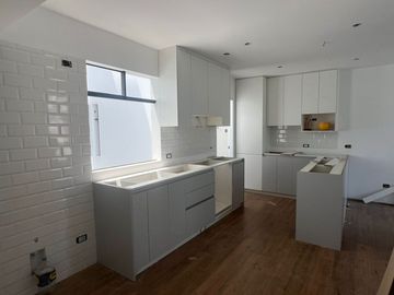 VENDO LINDO DÙPLEX DOS DORMITORIOS FRENTE A PARQUE HIGUERETA SURCO