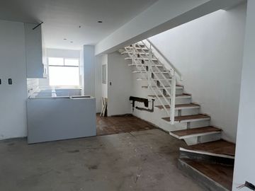 VENDO LINDO DÙPLEX DOS DORMITORIOS FRENTE A PARQUE HIGUERETA SURCO