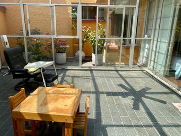 SE VENDE CASA EN LAS VILLAS CON SEGURIDAD - EN PASEOS DE LAS PALMAS INTERLOMAS