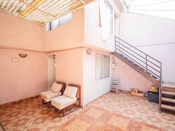 SE VENDE CASA EN PSJE TENO.