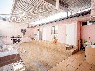 SE VENDE CASA EN PSJE TENO.
