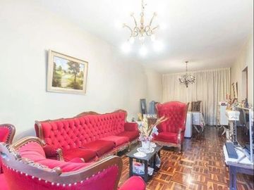 Casa En La Perla De 2 Pisos Con 4 Dormitorios Y Con Gran Potencial