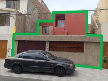 Casa En La Perla De 2 Pisos Con 4 Dormitorios Y Con Gran Potencial