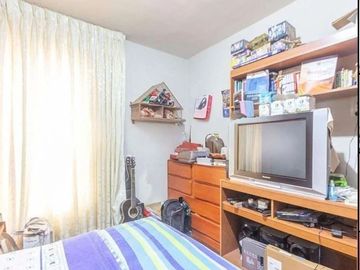 Casa En La Perla De 2 Pisos Con 4 Dormitorios Y Con Gran Potencial