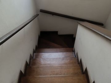 Casa En La Perla De 2 Pisos Con 4 Dormitorios Y Con Gran Potencial