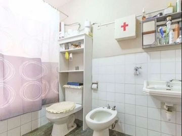 Casa En La Perla De 2 Pisos Con 4 Dormitorios Y Con Gran Potencial