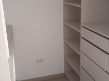 VENDO LINDO DPTO DE ESTRENO DE 3DORM DE ESTRENO CERCA A PARQUES