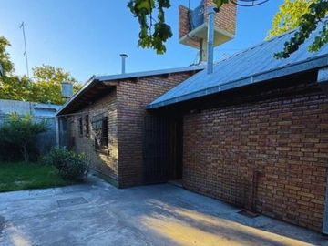 CASA EN VENTA SOBRE AV. GRANADEROS SAN RAFAEL MENDOZA