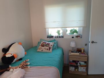CASA EN CONDOMINIO, QUINCHO, PISCINA, CALEFACCIÓN Y AC.