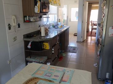 CASA EN CONDOMINIO, QUINCHO, PISCINA, CALEFACCIÓN Y AC.