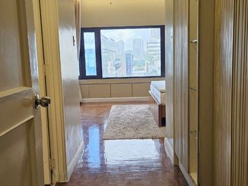 FULLY FURNISHED 3BR UNIT WITH PARKING FOR SALE IN TWIN TOWERS MAKATI