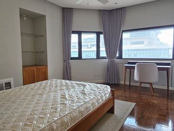 FULLY FURNISHED 3BR UNIT WITH PARKING FOR SALE IN TWIN TOWERS MAKATI