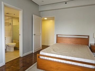FULLY FURNISHED 3BR UNIT WITH PARKING FOR SALE IN TWIN TOWERS MAKATI