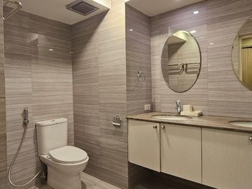 FULLY FURNISHED 3BR UNIT WITH PARKING FOR SALE IN TWIN TOWERS MAKATI