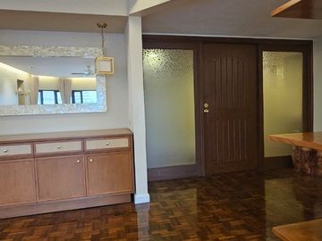 FULLY FURNISHED 3BR UNIT WITH PARKING FOR SALE IN TWIN TOWERS MAKATI