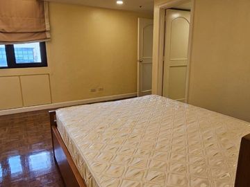 FULLY FURNISHED 3BR UNIT WITH PARKING FOR SALE IN TWIN TOWERS MAKATI