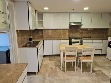 FULLY FURNISHED 3BR UNIT WITH PARKING FOR SALE IN TWIN TOWERS MAKATI