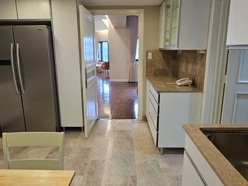 FULLY FURNISHED 3BR UNIT WITH PARKING FOR SALE IN TWIN TOWERS MAKATI