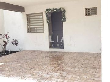 Casa en venta en Puerta de Anáhua en Escobedo de 3 niveles