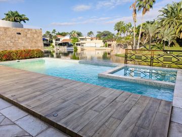 LAGUNA CLUB VIA A LA COSTA CASA DE LUJO EN VENTA