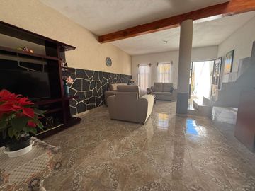 CASA EN VENTA 4 REC COL. PRIMO TAPIA $2,770,000 (Por el de abastos)