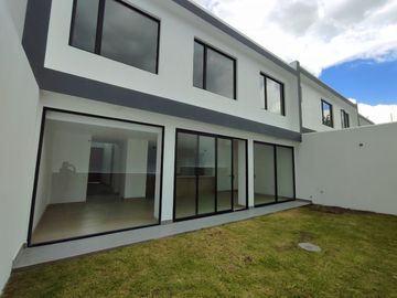 CASA DE VENTA EN TUMBACO DE 3 DORMITORIOS QUITO ECUADOR